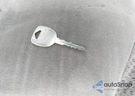 2004 Chevrolet Silverado 1500 Ls z USA, uszkodzony, nr VIN 2GCEC19V941113411